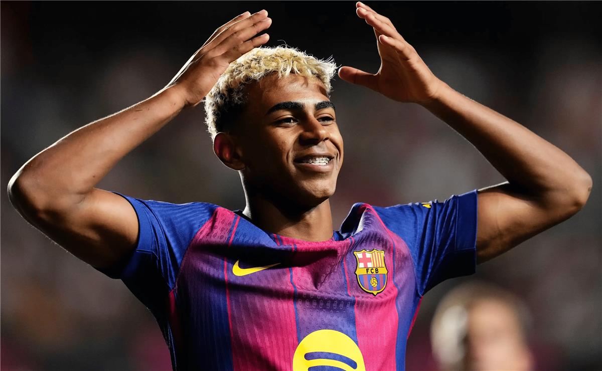 لامين يامال يدخل تاريخ دوري أبطال أوروبا: أصغر لاعب يشارك في 25 مباراة مع برشلونة