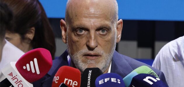 الصورة المميزة لـ: تيباس يهاجم بقوة بعد إلغاء مباراة برشلونة في أمريكا: اتهامات بالضغط على الحكام وتدمير الليجا