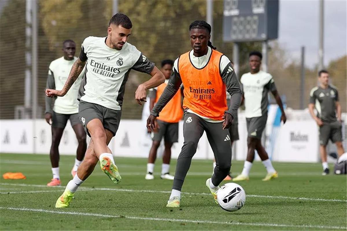 الكلاسيكو ينتظر: تشابي ألونسو يعلن قائمة ريال مدريد لمواجهة برشلونة وعودة كارفاخال وأرنولد