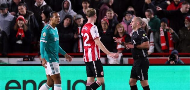 الصورة المميزة لـ: إيجور تياجو يسجل هدف برينتفورد الثالث أمام ليفربول في الدوري الإنجليزي