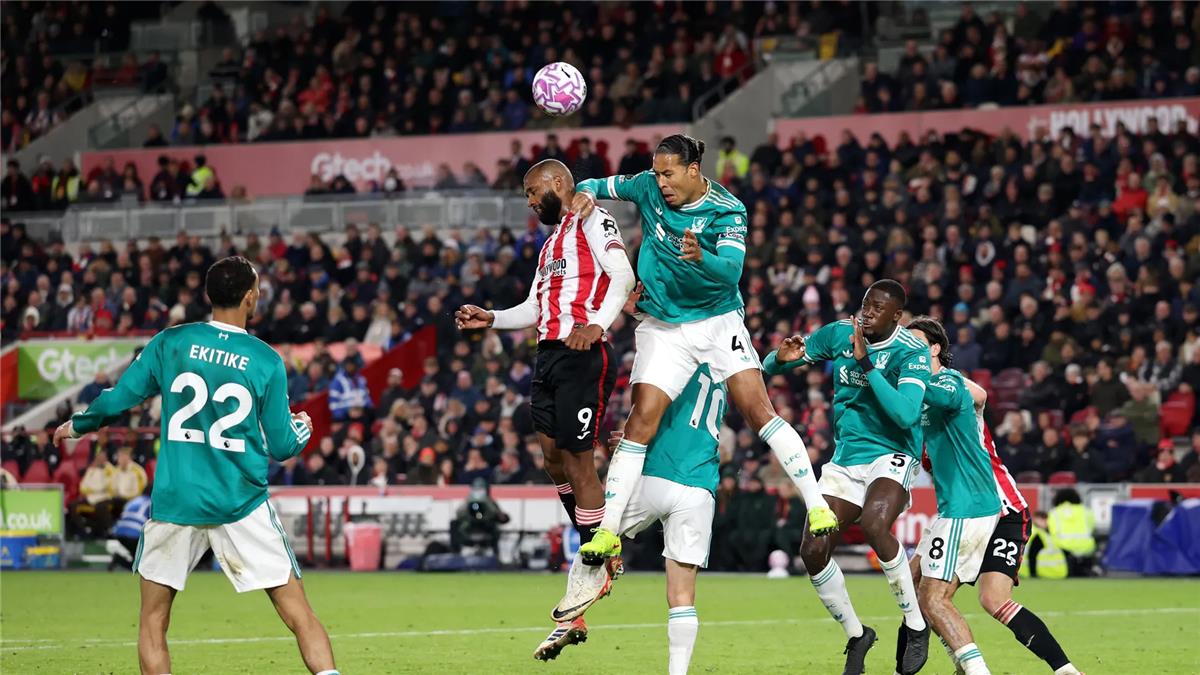 صدمة ليفربول: خسارة رابعة تواليًا أمام برينتفورد رغم هدف صلاح في الدوري الإنجليزي