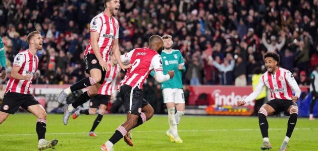 الصورة المميزة لـ: برينتفورد يصدم ليفربول 3-2: خسارة رابعة على التوالي للريدز في الدوري الإنجليزي