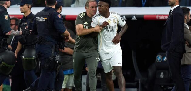 الصورة المميزة لـ: ريال مدريد يتحرك لحل أزمة فينيسيوس وتشابي ألونسو بعد كلاسيكو برشلونة