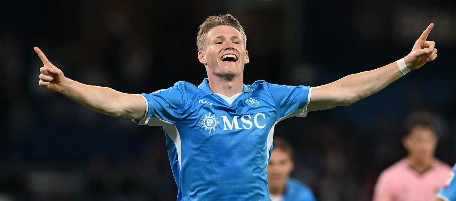 برشلونة يضع عينه على نجم يونايتد السابق مكتوميناي.. وصراع إنجليزي محموم على خدماته