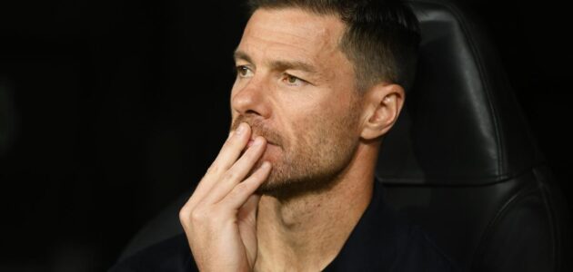 Featured image for: صحفي إسباني يفضح أسرار غرفة ملابس ريال مدريد: هل يقلد تشابي ألونسو جوارديولا؟