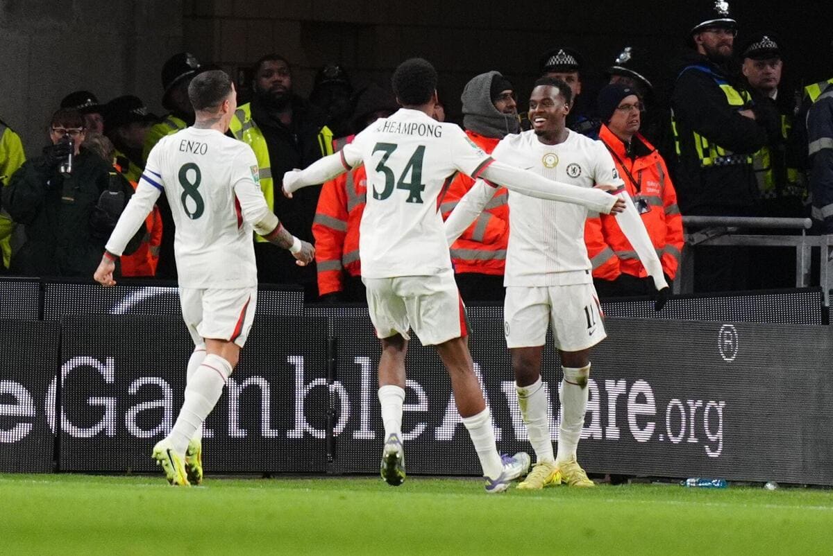 كأس الرابطة الإنجليزية: تشيلسي ينجو من إثارة سباعية ومانشستر سيتي يتأهل بسهولة