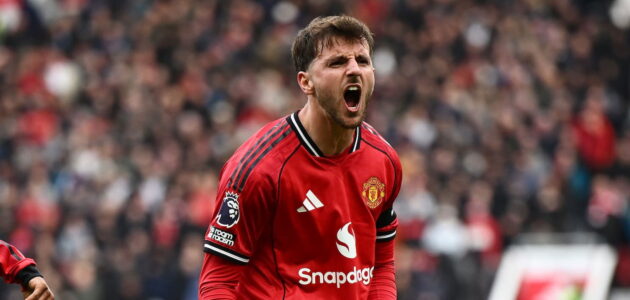 Featured image for: تشكيلة مانشستر يونايتد المتوقعة ضد نوتنغهام فورست: هل يواصل يونايتد سلسلة انتصاراته بالخطة الهجومية 3-4-2-1؟