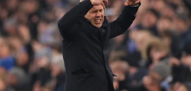 الصورة المميزة لـ: حكم مباراة ليفربول وأستون فيلا: ستيوارت أتويل يثير غضب سلوت مجددًا في الدوري الإنجليزي