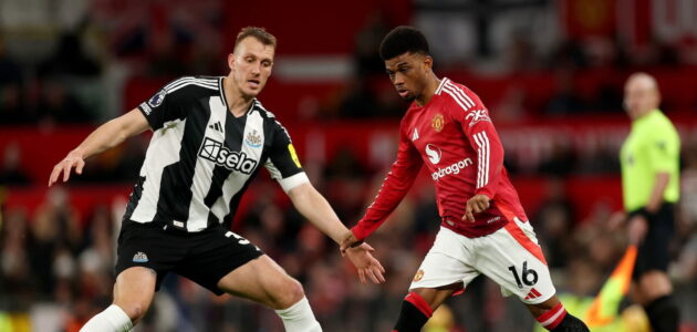 الصورة المميزة لـ: أولد ترافورد يستضيف تقليد البوكسينج داي الوحيد هذا العام: مانشستر يونايتد في الصدارة