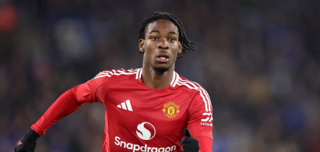 الصورة المميزة لـ: صدمة لمانشستر يونايتد تحت 21: تشيدو أوبي على الدكة والهزيمة الأولى في الدوري