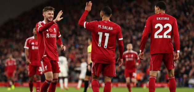 الصورة المميزة لـ: تصرف مؤثر: جيرارد وماكمانامان يهنئان محمد صلاح على إنجازه التاريخي مع ليفربول ضد أستون فيلا