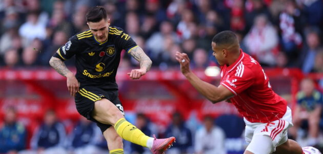 الصورة المميزة لـ: أسطورة يونايتد: بنجامين سيسكو “غير لائق” و”بعيد عن مستواه” أمام فورست – 9 تمريرات وخسارة كل الكرات الهوائية