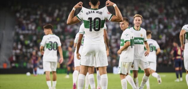 الصورة المميزة لـ: شاهد | هدف رافا مير الأول لإلتشي في مرمى برشلونة بالدوري الإسباني