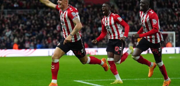 الصورة المميزة لـ: سندرلاند 1-1 إيفرتون: جرانيت تشاكا يقود القطط السوداء للمركز الرابع في الدوري الإنجليزي