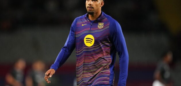 الصورة المميزة لـ: رونالد أراوخو: قائد برشلونة يثبت أحقيته بمكان أساسي في تشكيلة هانسي فليك