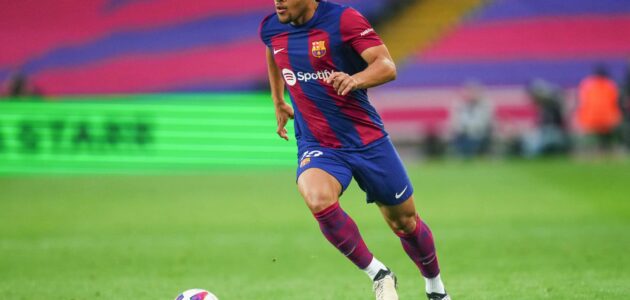 الصورة المميزة لـ: صراع محتدم: تشيلسي ومانشستر يونايتد يتنافسان على ضم المهاجم البرازيلي فيتور روكي