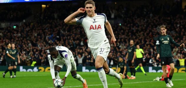 الصورة المميزة لـ: توتنهام: البطاقة الحمراء والهدف الخارق.. قصة أفضل وأسوأ لحظات السبيرز في حقبة توماس فرانك