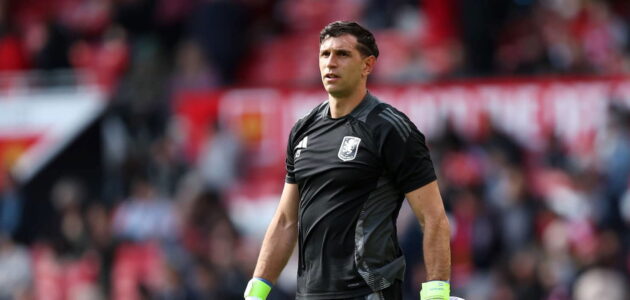 الصورة المميزة لـ: صدمة إيميليانو مارتينيز: نجم أستون فيلا كان ‘واثقًا تمامًا’ من انتقاله لمانشستر يونايتد… وهل تجنب أموريم ‘رصاصة’؟