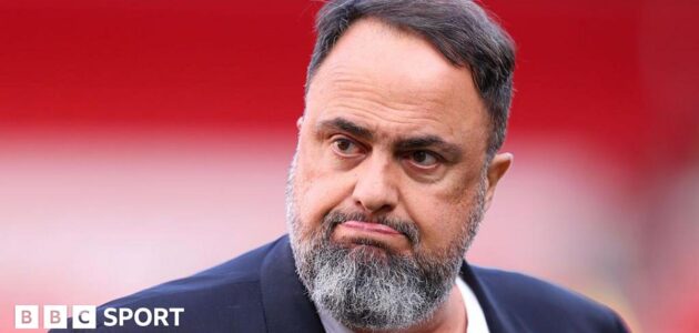 الصورة المميزة لـ: أزمة لافتة ماريكيناكيس: الاتحاد الإنجليزي يوجه تهمة سوء سلوك لكريستال بالاس