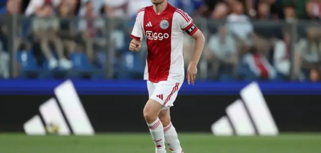 الصورة المميزة لـ: أياكس في ورطة بدوري الأبطال: ديفي كلاسين يعلق على “التشكيلة غير المثالية”