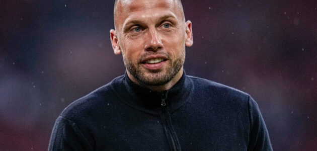 الصورة المميزة لـ: رسميًا: أياكس يقيل جون هيتينجا.. وإريك تن هاج المرشح الأبرز للعودة