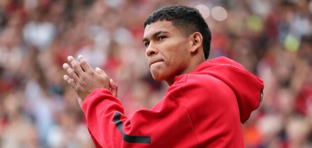 الصورة المميزة لـ: أموريم يخطط لإطلاق العنان لموهبة مانشستر يونايتد الشابة دييغو ليون رغم شائعات الإعارة