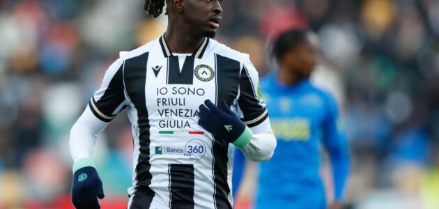 الصورة المميزة لـ: ثورة تكتيكية محتملة في إنتر ميلان بقيادة تشيفو: رباعي دفاعي جديد وتوميياسو تحت المجهر