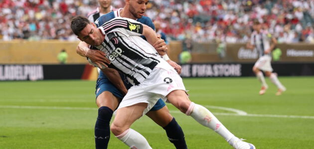 الصورة المميزة لـ: مانشستر يونايتد يفكر في دوسان فلاهوفيتش كبديل لزيركزي: هل هو أفضل صفقة بقيمة 20 مليون يورو؟