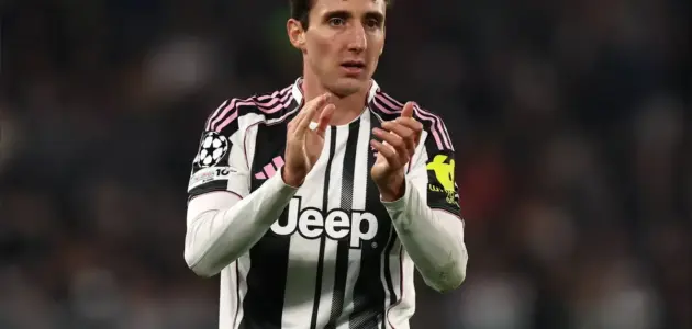 الصورة المميزة لـ: مدافع يوفنتوس كامبياسو يؤكد اهتمام مانشستر سيتي: “نعم، أشعر بالإطراء”