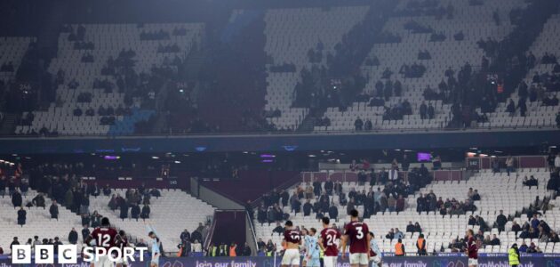 الصورة المميزة لـ: لماذا تحتج جماهير وست هام في المباريات؟ الأسباب الكاملة وراء غضب الهامرز