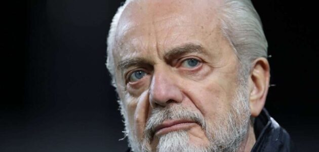 الصورة المميزة لـ: أوريليو دي لورينتيس يصف ملعب نابولي بـ’المزبلة’ ويحمل السياسيين المسؤولية