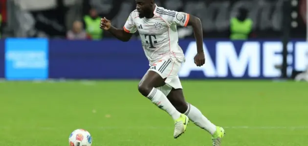 الصورة المميزة لـ: مدير بايرن ميونخ الرياضي واثق من تجديد عقد دايوت أوباميكانو وسط اهتمام ريال مدريد