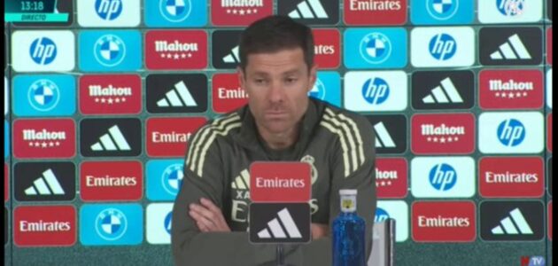 الصورة المميزة لـ: تشابي ألونسو مدرب ريال مدريد ينفي مزاعم “الأنا” ويؤكد: “أنا سعيد جداً”