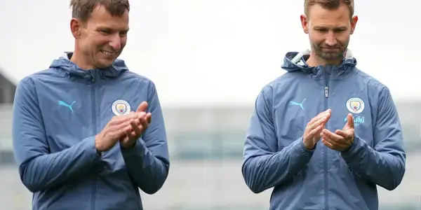 الصورة المميزة لـ: جوارديولا يشيد بتأثير ثنائي ليفربول السابق في مانشستر سيتي قبل قمة حاسمة