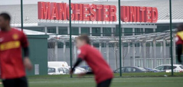 الصورة المميزة لـ: خطة راتكليف وإينوس المفاجئة: مانشستر يونايتد يفتح أبواب كارينغتون لجمع الأموال