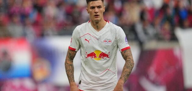 الصورة المميزة لـ: مانشستر يونايتد يطمئن جماهيره حول إصابة سيسكو بعد انسحابه من منتخب سلوفينيا