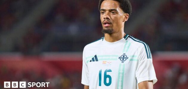الصورة المميزة لـ: جمال لويس يعود لمنتخب أيرلندا الشمالية بعد غياب دام أكثر من عام