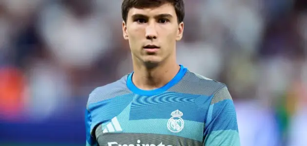 الصورة المميزة لـ: ريال مدريد يتلقى عرضًا في يناير لمهاجمه الشاب جونزالو جارسيا: صراع الدقائق والمستقبل!