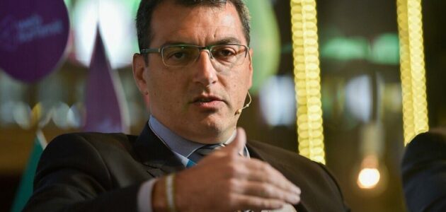 الصورة المميزة لـ: الرئيس التنفيذي الجديد ليوفنتوس كومولي يكشف عن رؤيته: هوس بالفوز ومستقبل فلاهوفيتش