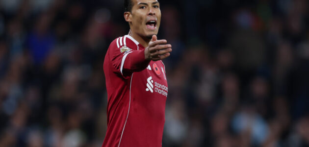 الصورة المميزة لـ: واين روني يجدد انتقاده لفيرجيل فان دايك بعد هزيمة ليفربول القاسية في الدوري الإنجليزي