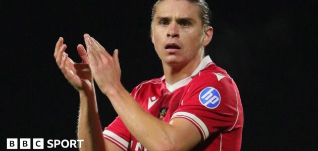 الصورة المميزة لـ: ريكسهام يُظهر علامات فريق كبير: تألق في التشامبيونشيب وتصريحات دوبسون