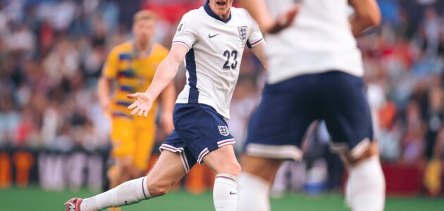 الصورة المميزة لـ: توماس توخيل يشيد بإليوت أندرسون: ‘أحد أفضل لاعبي الدوري الإنجليزي الممتاز’ وقائد خط وسط إنجلترا