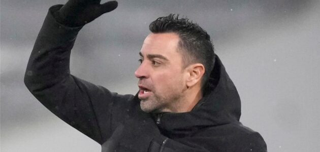 الصورة المميزة لـ: تشافي هرنانديز يعترف بأخطائه في برشلونة: تراجع المعايير قاد للإقالة