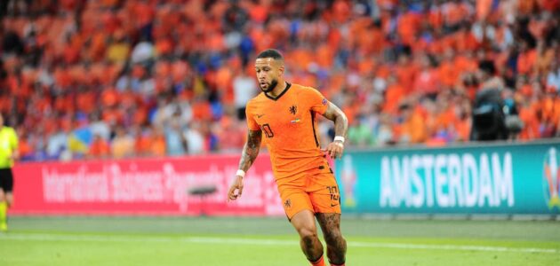 الصورة المميزة لـ: بولندا وهولندا: هدف كامينسكي المذهل وتعادل ديباي في تصفيات كأس العالم 2026