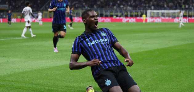 الصورة المميزة لـ: أنج بوني يتألق مع إنتر ميلان: تطور تحت قيادة شيفو ودروس من لاوتارو وتورام