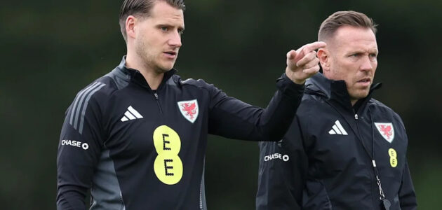 الصورة المميزة لـ: من هو بيت كريمرز؟ المدرب الشاب الذي يقود ويلز في غياب بيلامي