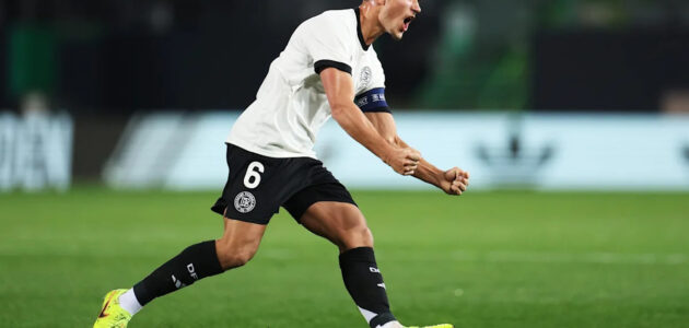 الصورة المميزة لـ: توم بيشوف يتألق بهاتريك مع ألمانيا تحت 21: “أنا جيد في التسديد”