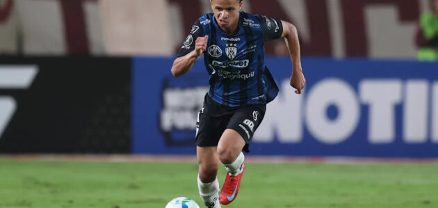 الصورة المميزة لـ: ولفرهامبتون يطارد النجم الإكوادوري باتريك ميركادو: صفقة قد تعيد أمجاد الذئاب!