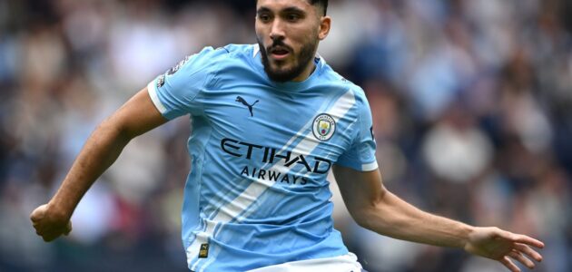 الصورة المميزة لـ: ريان شرقي يكشف لغزه في مانشستر سيتي: ‘أنا لاعب من الطراز القديم!’