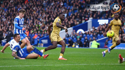 إسمايلا سار يحتفل بهدف الفوز لكريستال بالاس في ملعب برايتون
